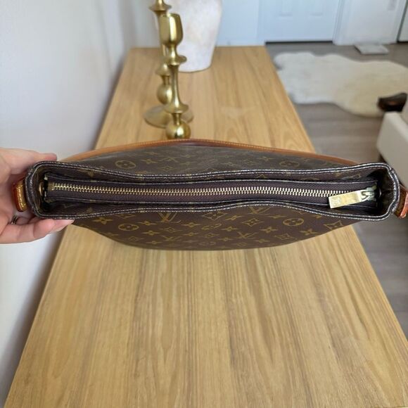 ✅AUTHENTIC✅LOUIS VUITTON LOOPING GM - Picture 9 of 15